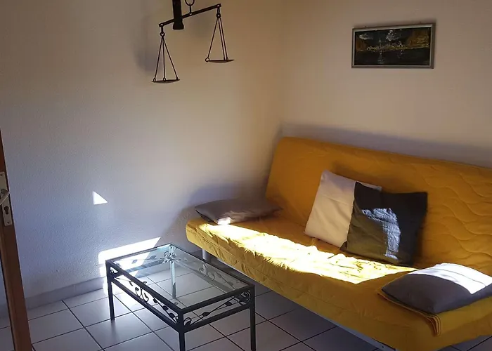Villa Pavillon Mezzanine Avec Piscine Et Parking, - Fr-1-409-117